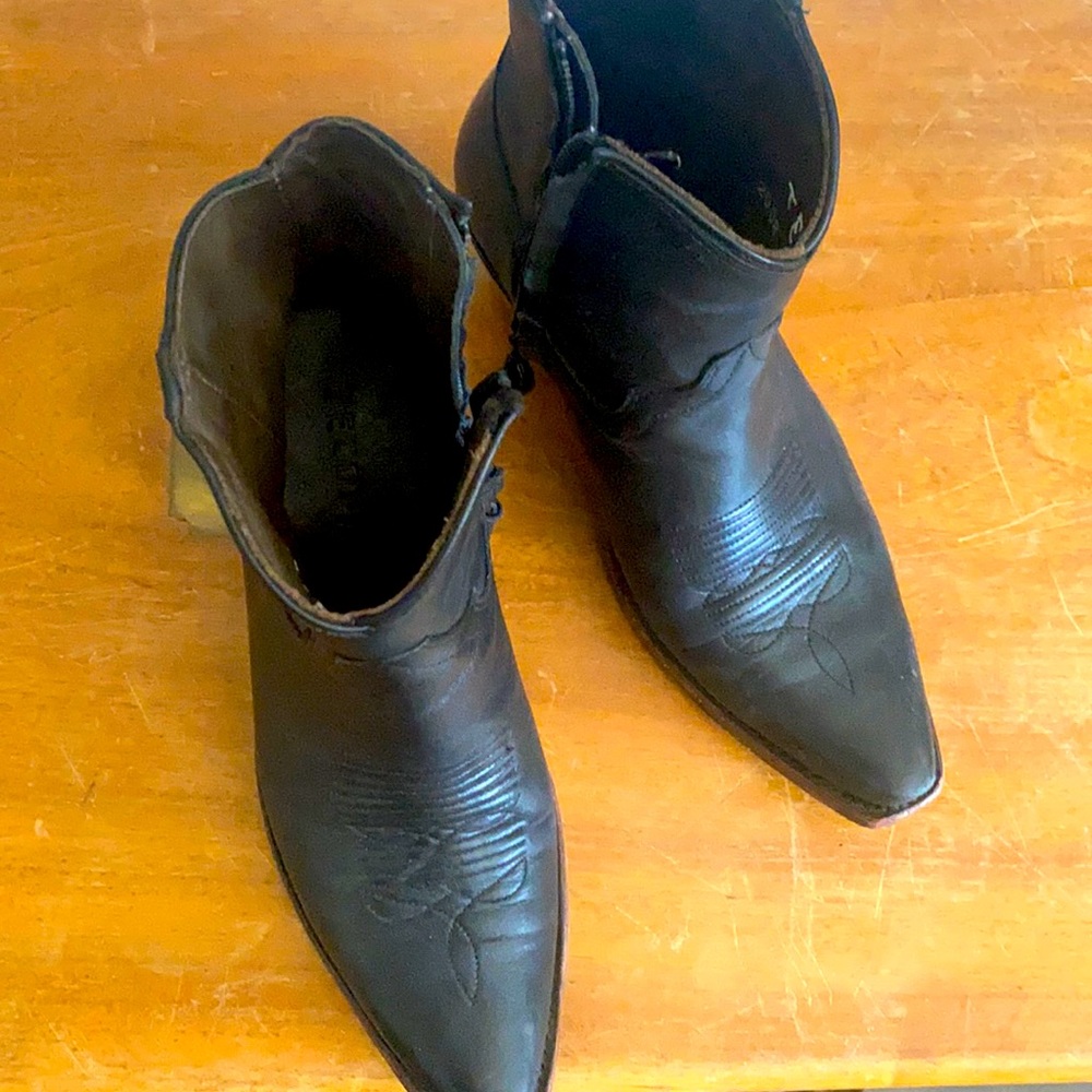 Tecovas Daisey Boot. Great condition, no marks on leather.